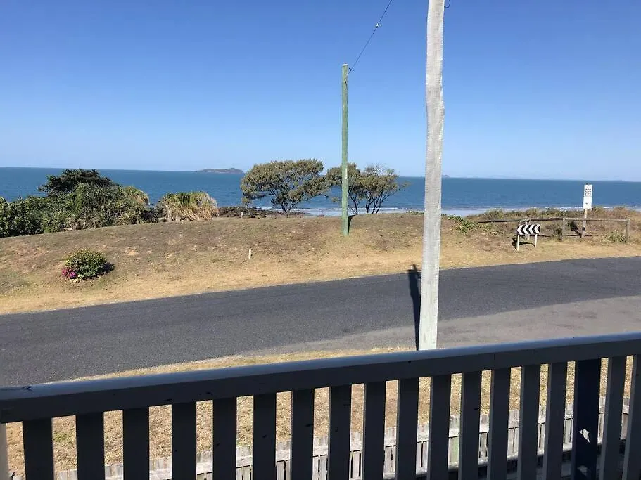 1 Wood Street, Emu Park Vila